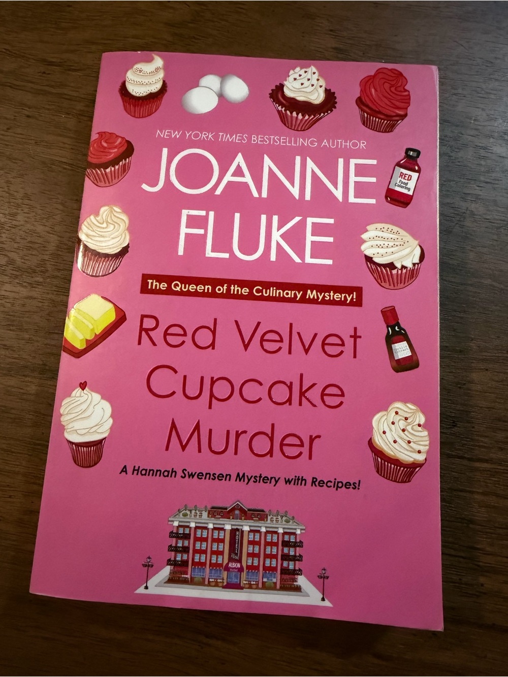 Red Velvet Cupcake Murder - Mystery